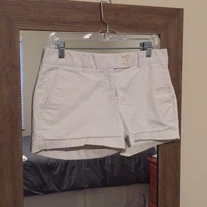 Vineyard Vines 🐳 khaki shorts size 6